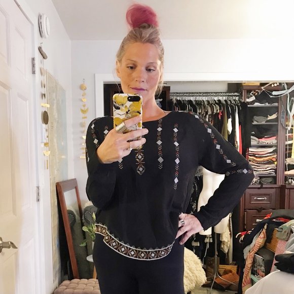 UEC | Lush Embroidered Blouse | Size M | High Low Style - Picture 2 of 12